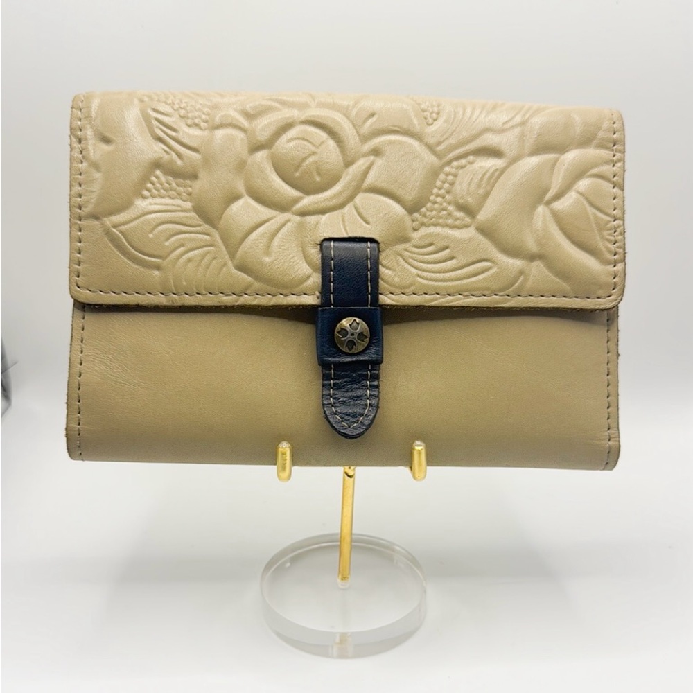 Patricia Nash large organizer/wallet